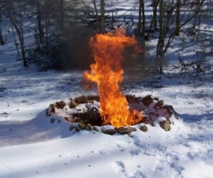 fire-in-snow-2-lunaticoutpostDOTcom-400x335